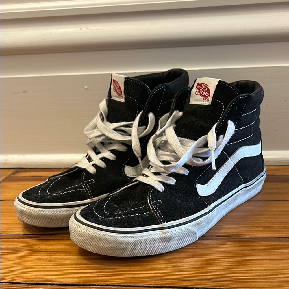 Vans Black and White Sk8-Hi Sneakers Men’s 8.5, Women’s 10